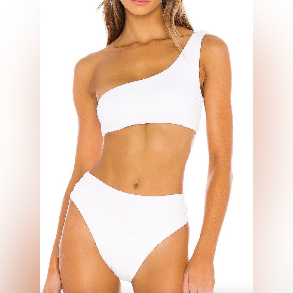 FELLA Bikini - Picture 7 of 8